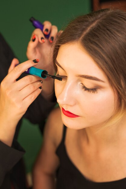 How to apply serum + eyelash curler